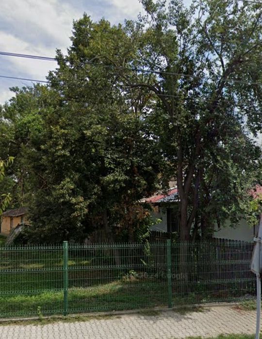 Vând casă bătrânească