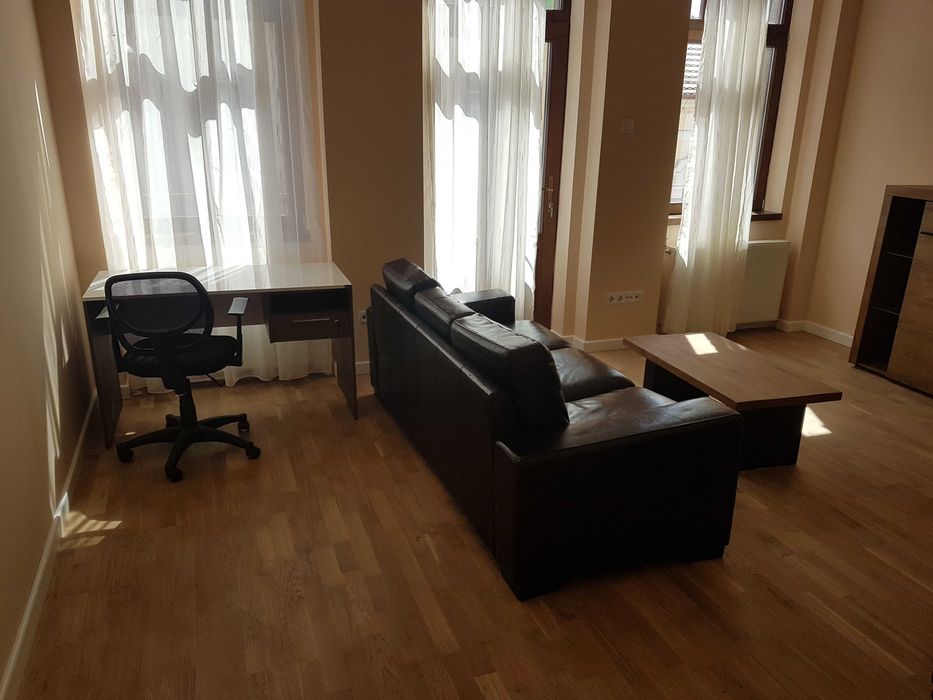 Apartament cu 2 camere, renovat modern, situat ultracentral (300m de Piața Unirii, 450m de Facultatea de Medicină).