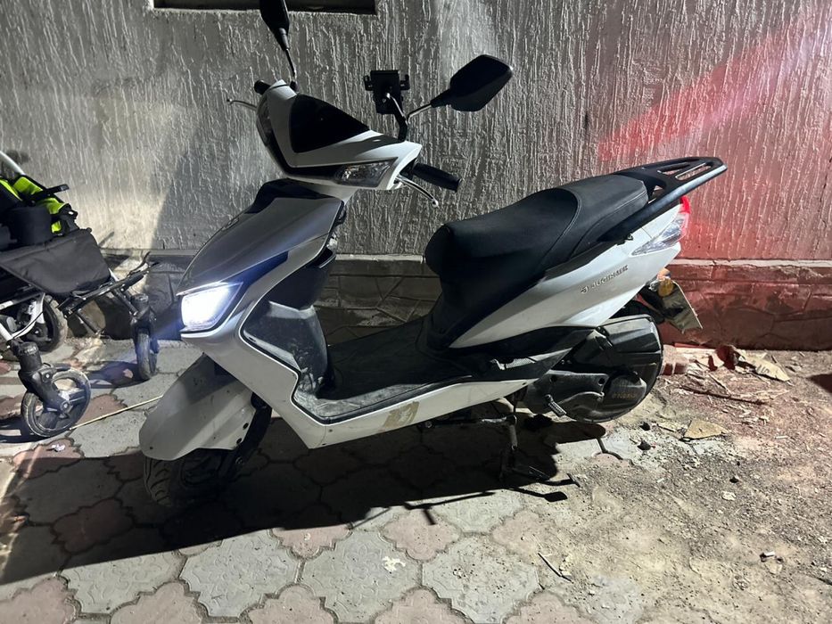 Продам м8 новыйй