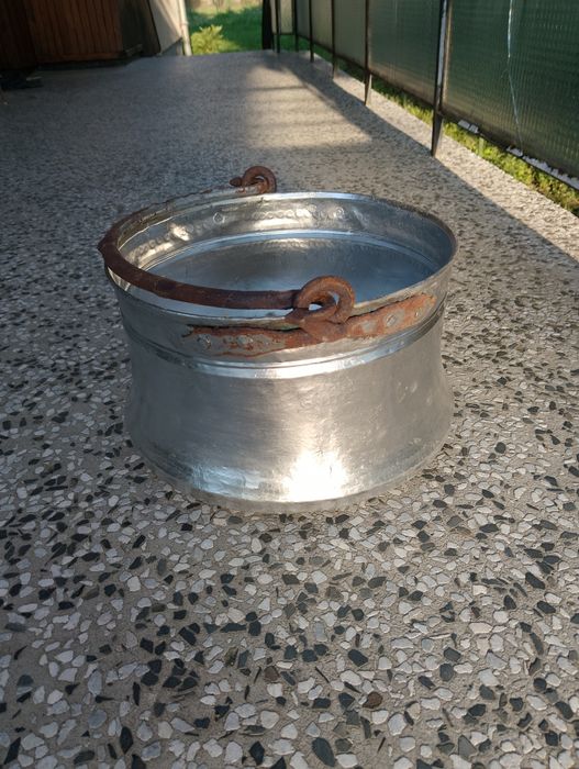 Три медни котлета