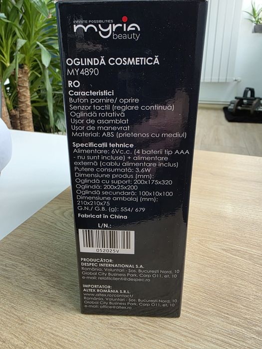 Oglinda cosmetica cu iluminare LED