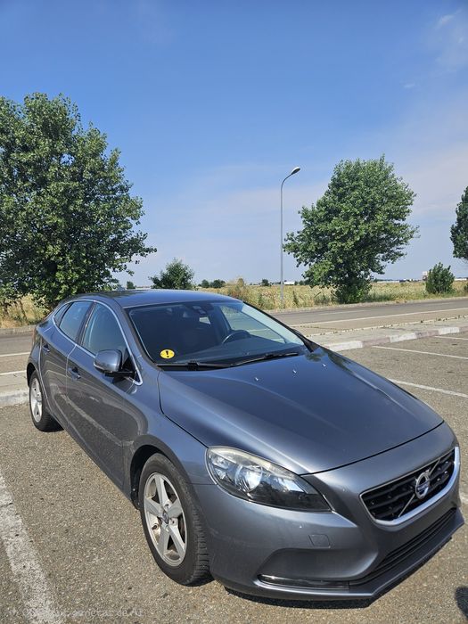 Vând Volvo v40 2015