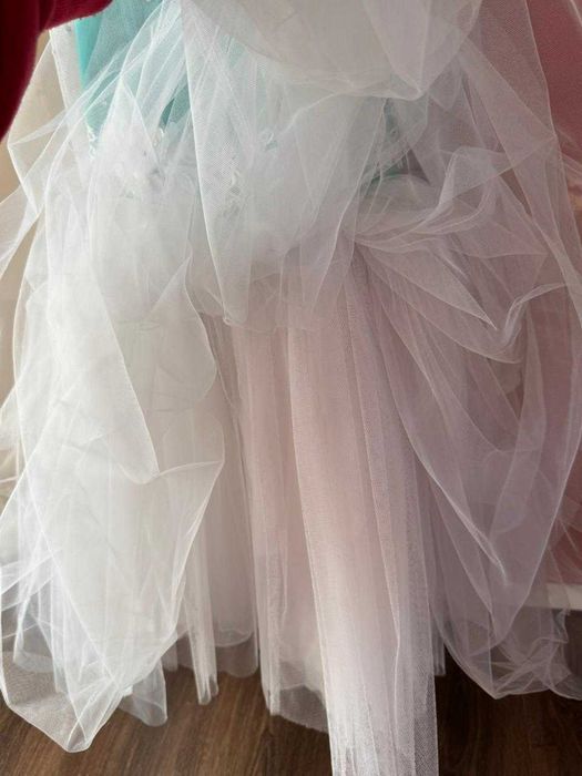 Пышное белое платье для девочки (5–7 лет)