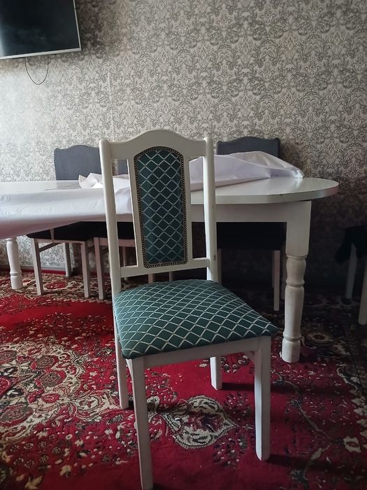 Стол со стульями
