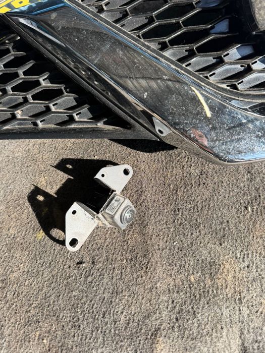 Решетка с отвор за камера  и камера за NISSAN QASHQAI J11