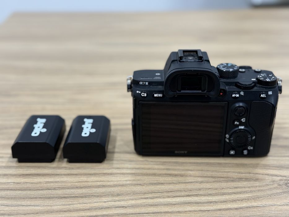 Sony A7 III продам
