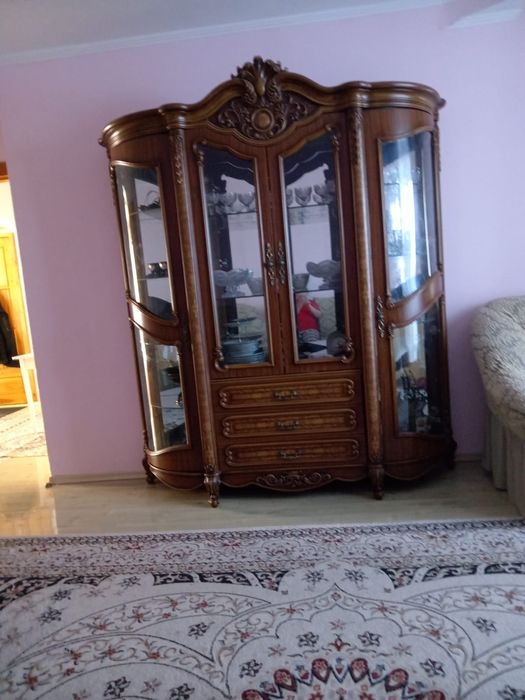 Гостинный шкаф...