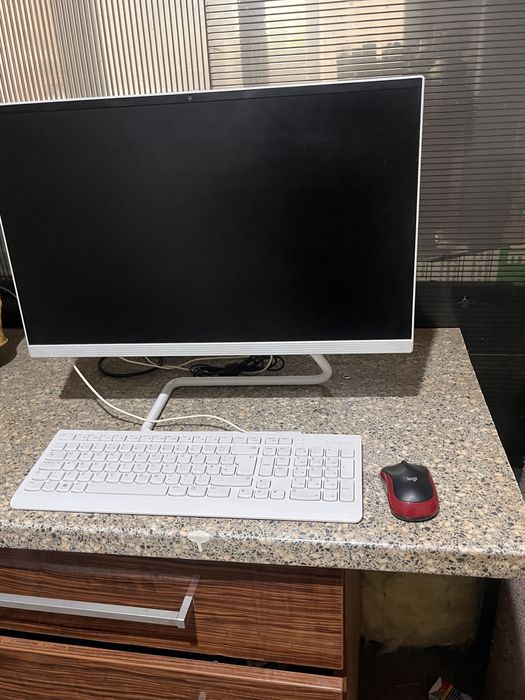 Vind calculator lenovo all in one cu tastatura si mouse