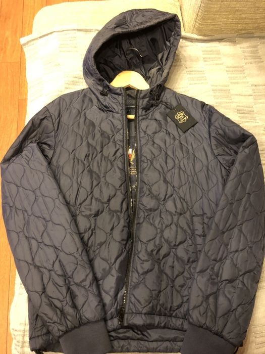 Vand 2geci marca Tommy Hilfiger, originale 100%.