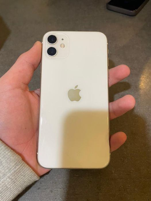 Обменяю Айфон 11 в белом цвете