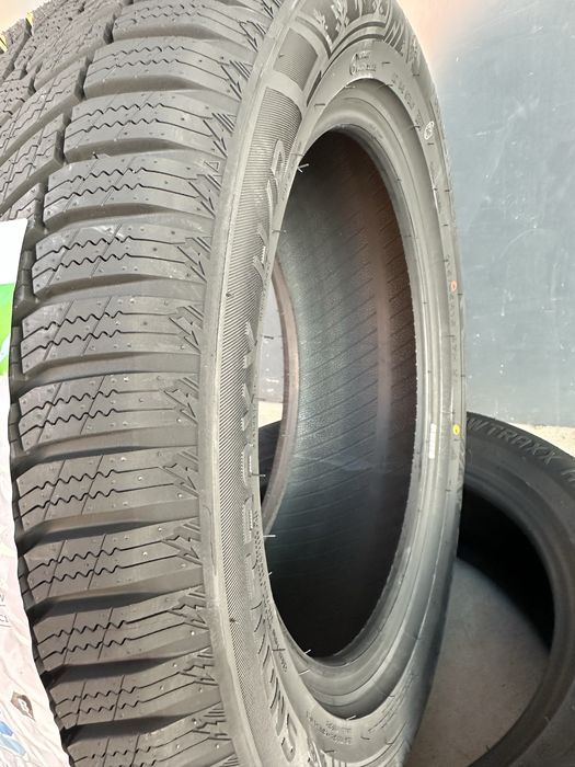 Нови Зимни Гуми LANDSPIDER SNOWTRAXX H/P 215/55R16 97H XL БОРД 2155516