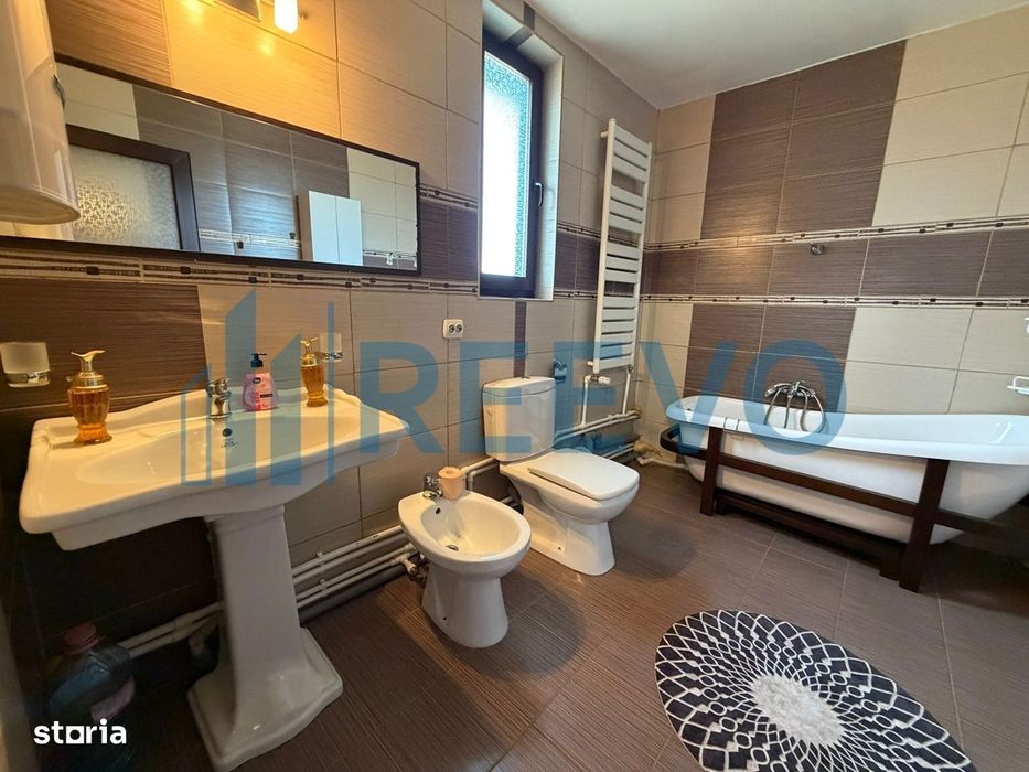 Casă/Vilă de vânzare în comuna Târgu Trotuș, județul Bacău.