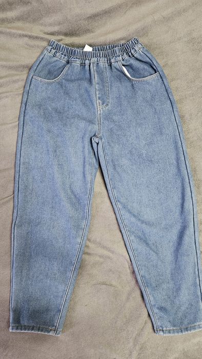 Продам джинсы на девочку
