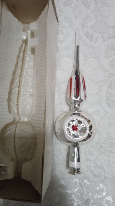 Globuri și ornamente vechi pentru Crăciun