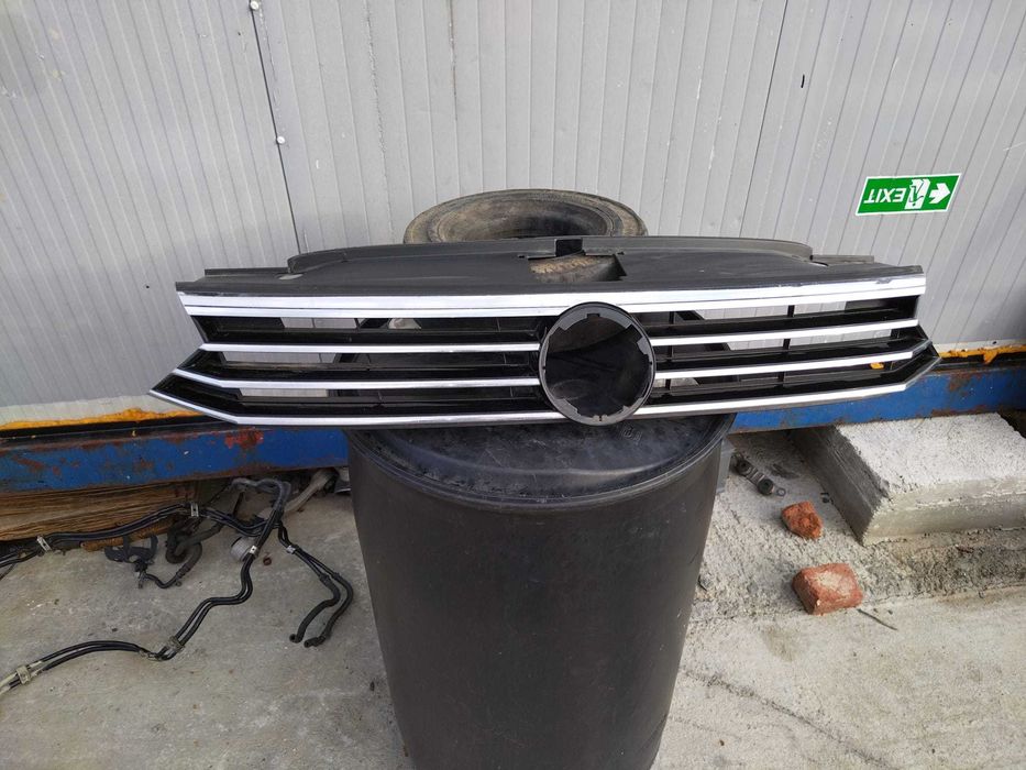 grila fata vw passat b8