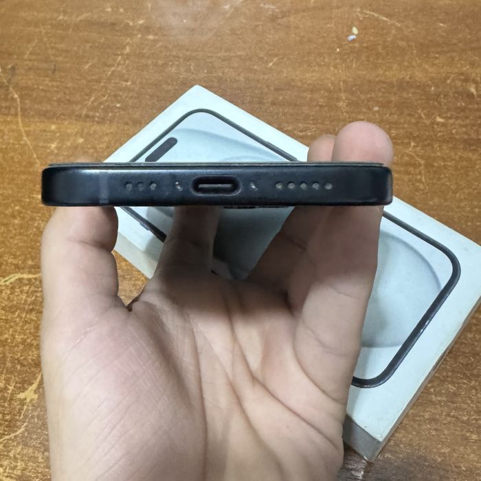 IPhone 15 black 128 Gb