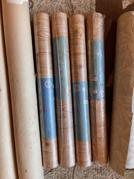 Vand 4 radiatoare + 13 role tapet