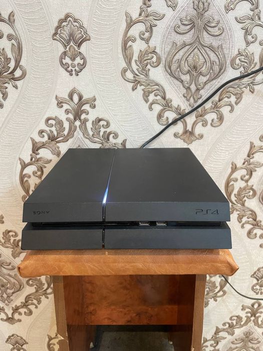 Продам Playstation 4 идеал