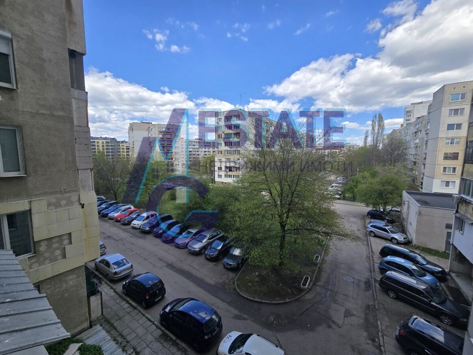 Тристаен апартамент в гр. София, жк. Връбница 2