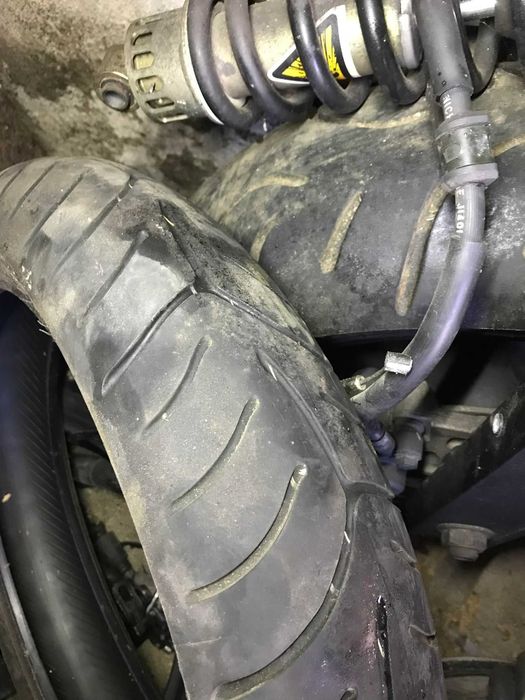 set gume 180/55ZR17 Bridgestone Battlax 120/70ZR17, draperie