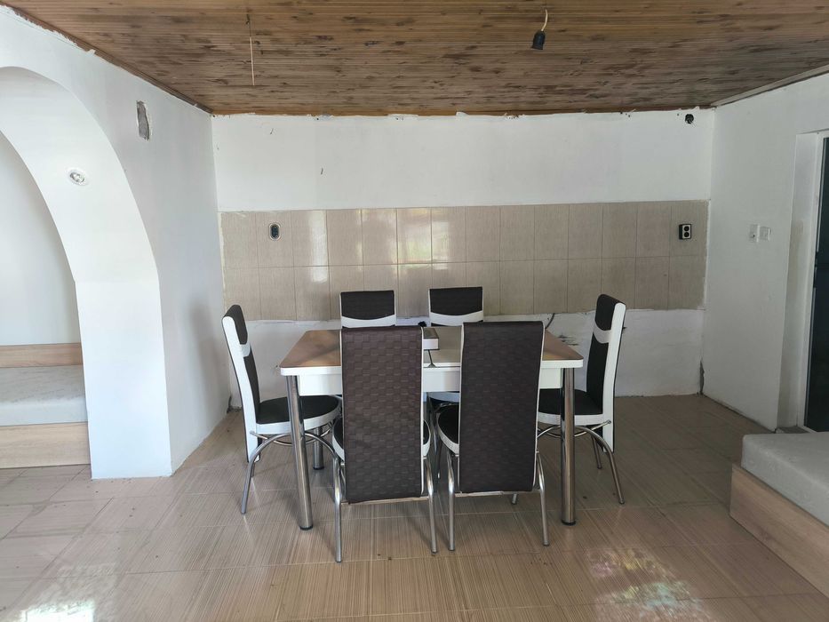 Продава се къща с двор 910 кв.м в гр. Каолиново, кв. Боймир.