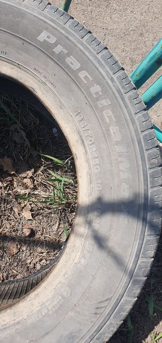 Продам пару шин на авто