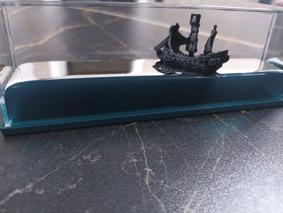 Корабль в жидкости