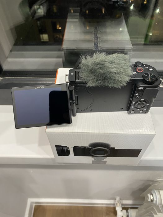 Продам Sony ZV-E10 как новый