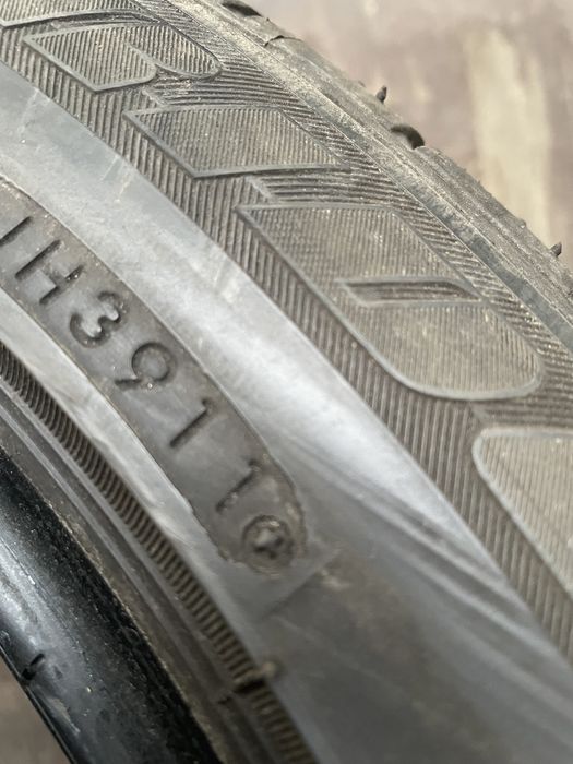 Anv vara 275/40/18 Bridgestone RFT