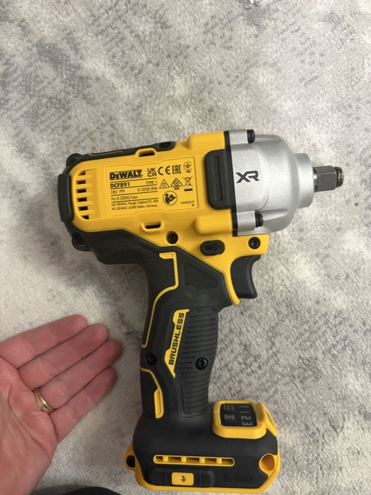 Dewalt masina de insurubat cu impact bormasina dcf891nt nou