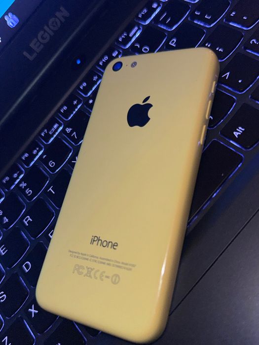 Продавам жълт iPhone 5C 8 GB