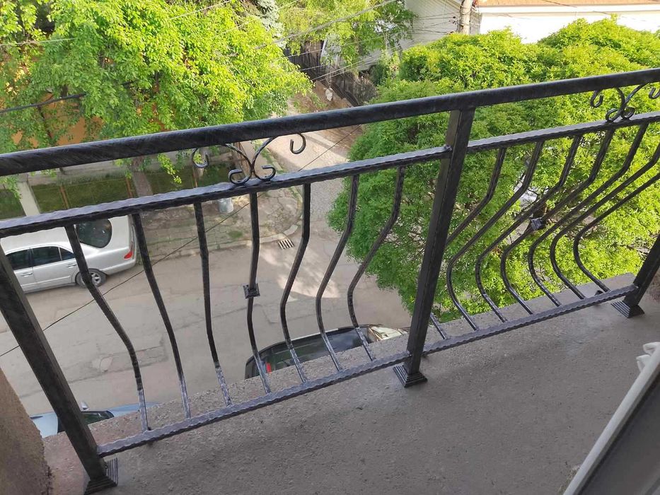 Врати, парапети и други изделия от желязо