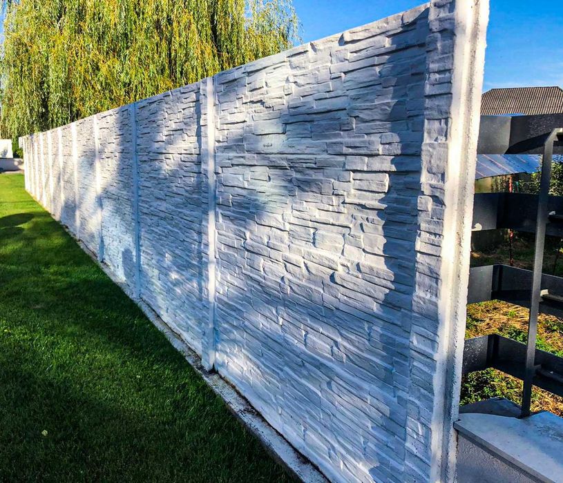 PRODUCATOR de stalpi spalieri si garduri ornamentale din beton