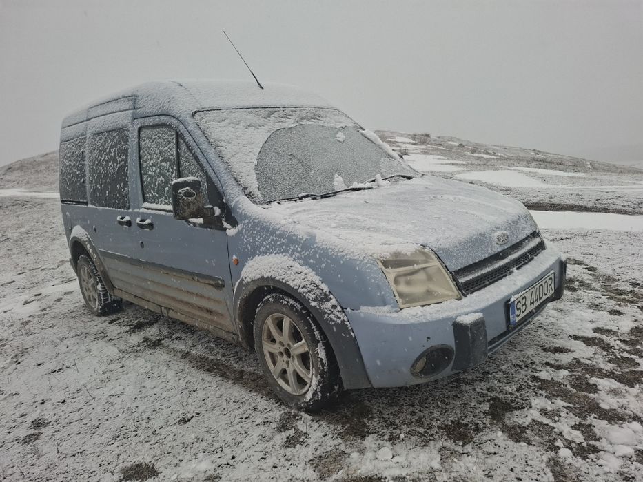 Vând  ford turneo conect