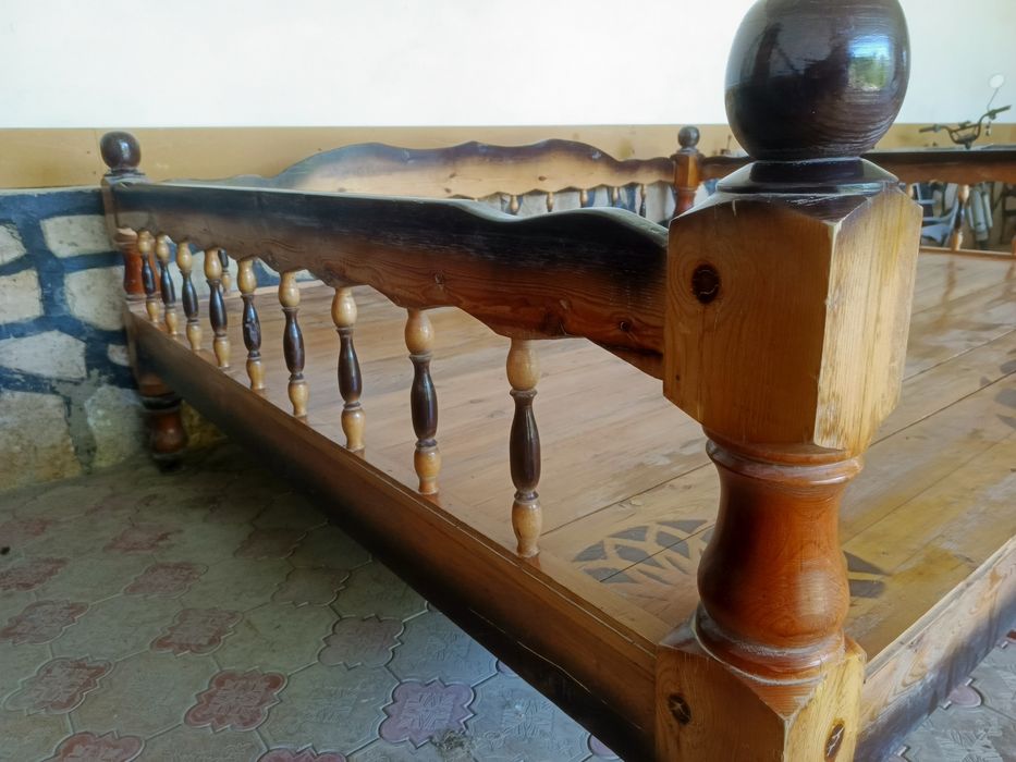 Tapchan krovat yangiday hech qeri sinmagan 2 yil oldin olgandim
