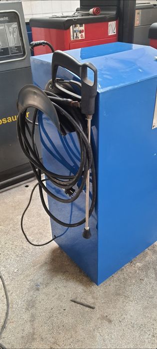 Машина за нанасяне на препарати за автомивка