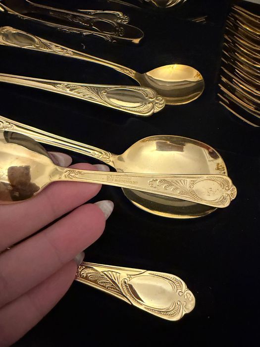 Комплект позлатени прибори в куфар SBS черен куфар