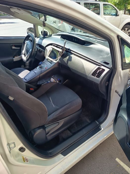 Inchiriez toyota prius 3 gpl 2014 uber bolt automata gpl hibrid