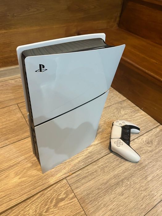 PlayStation5 - Slim, Stare perfecta, + Un controller original Ps5