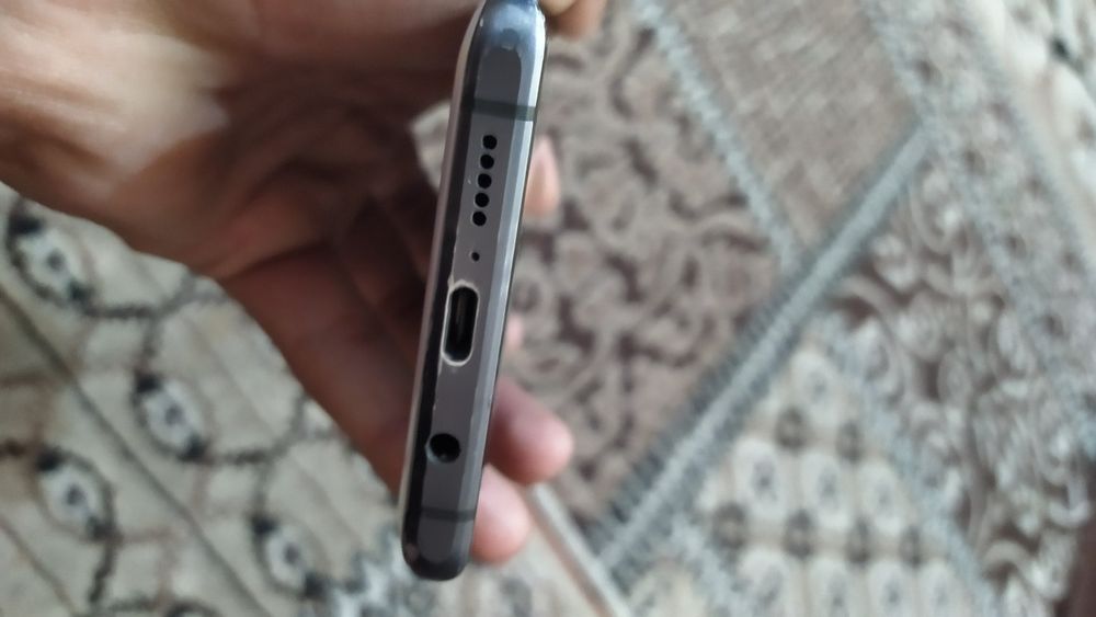 Xiaomi Mi Note 10 lite 6/64 xolati 10/5 orqa krishka alishgan  bez kar