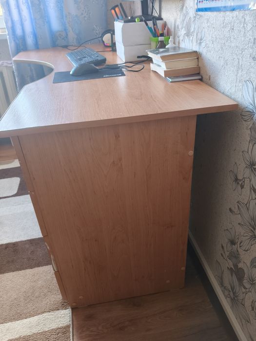 Продам стол офисный