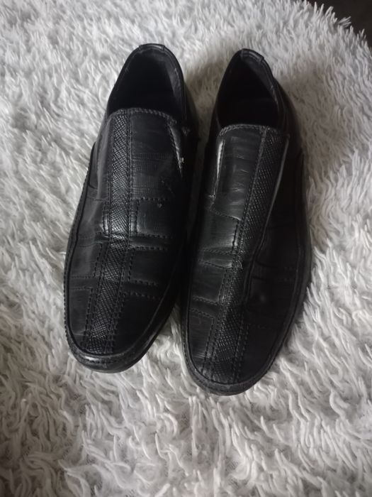 Продам туфли на мальчика