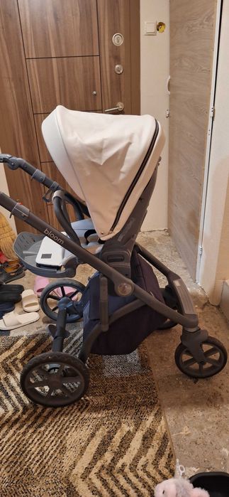 Бебешка количка Roan Bloom