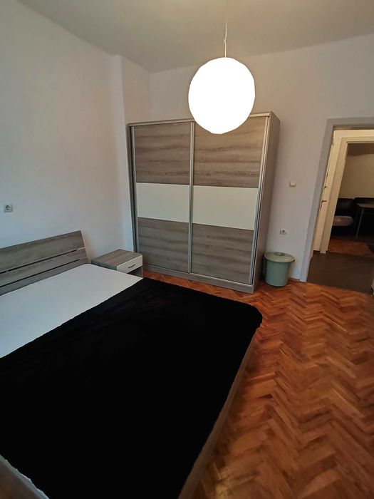 Дава се под наем Двустаен апартамент в Бургас, Център - 60 кв.м за 200 € - Снимка #2