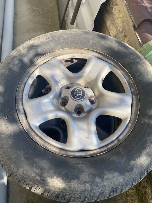 Roti toyota rav 4