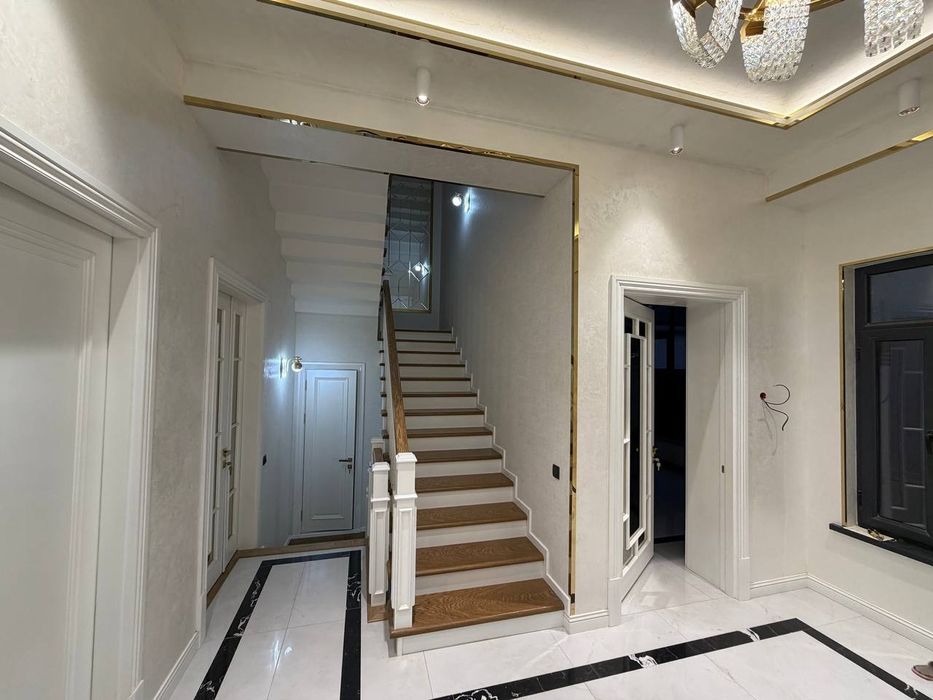 Дом Абсолютно новый Янгиабад 2 сотки 7 комнат  4-уровня 320м2 ул.Алиев