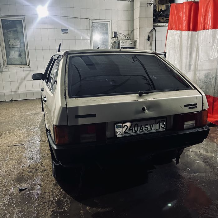 Машина Ваз 2109.