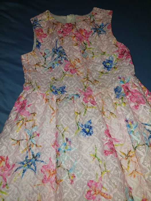 Детска рокля размер 146см.