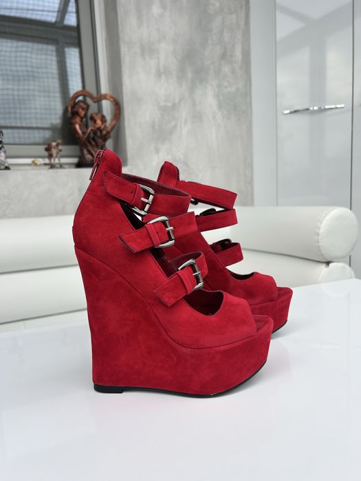 Боти, чизми, ботуши, обуки