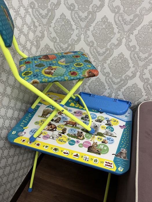 Детский стол со стулом